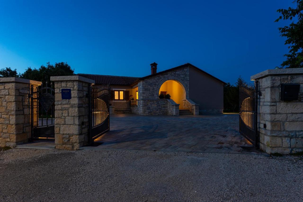 Villa Krizanci Zminj Экстерьер фото